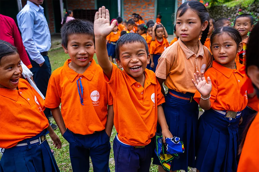 Tomorrowland Foundation - Kids waving